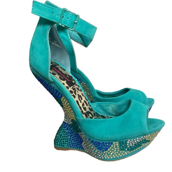 Dollhouse Shoes - DOLLHOUSE Turaquoise plush suede platform wedges size 7